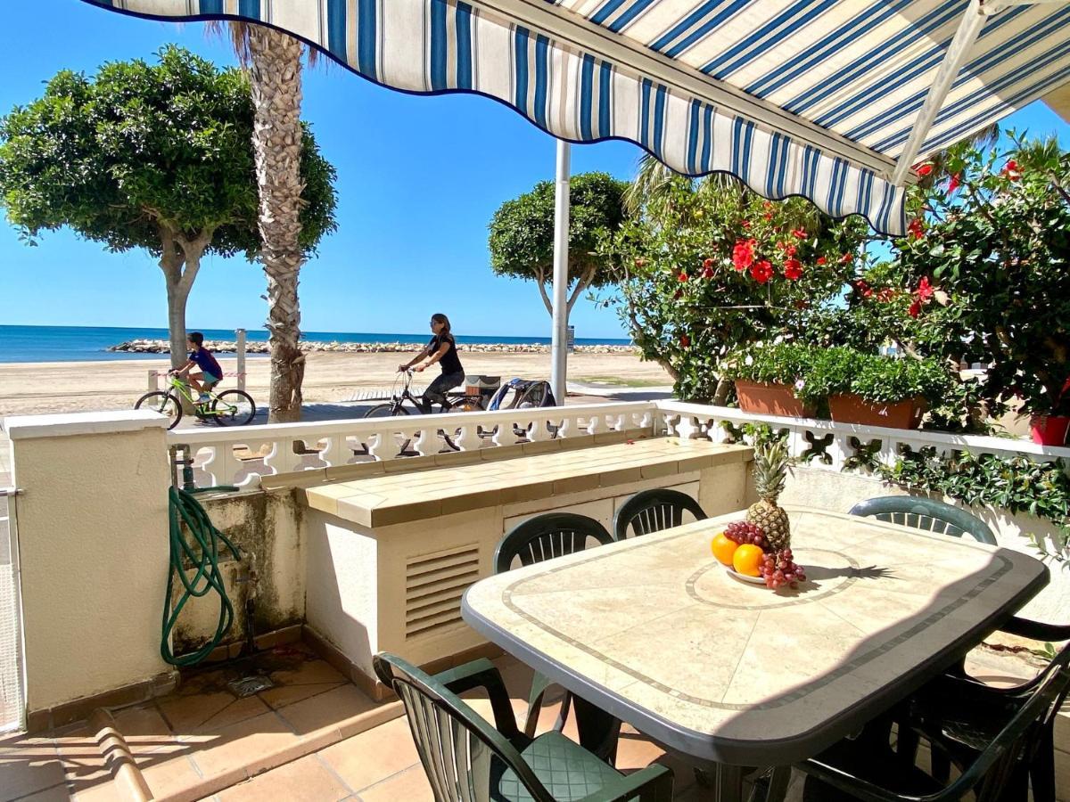 House In Front Of The Beach With Sea View Cambrils Zewnętrze zdjęcie